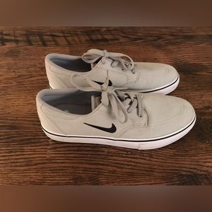 Nike Mens SB Skate Shoes—Size 8–Very Good Condition